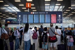 EasyJet and Ryanair Cancel Flights Amid French Air Traffic Control Strikes