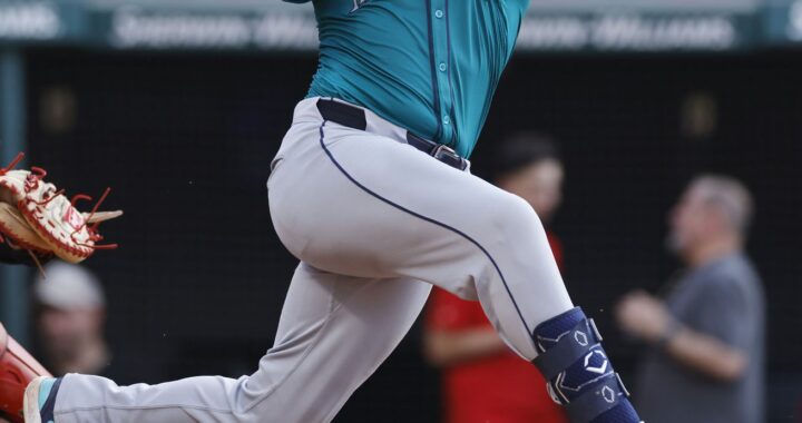 Mariners Celebrate Cal Raleigh with Butt-Themed Walk-Up Music