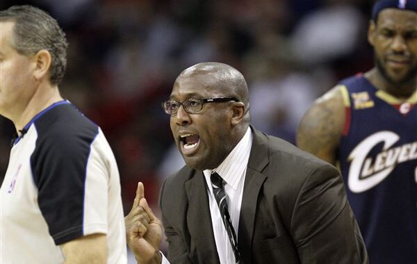 New York Knicks Pursue Mike Brown for Head Coach Role