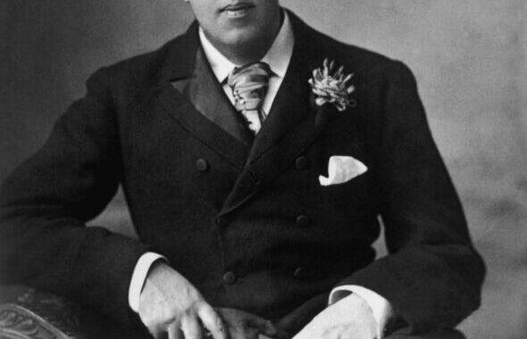 Oscar Wilde: The Tragic End of a Literary Icon in Paris