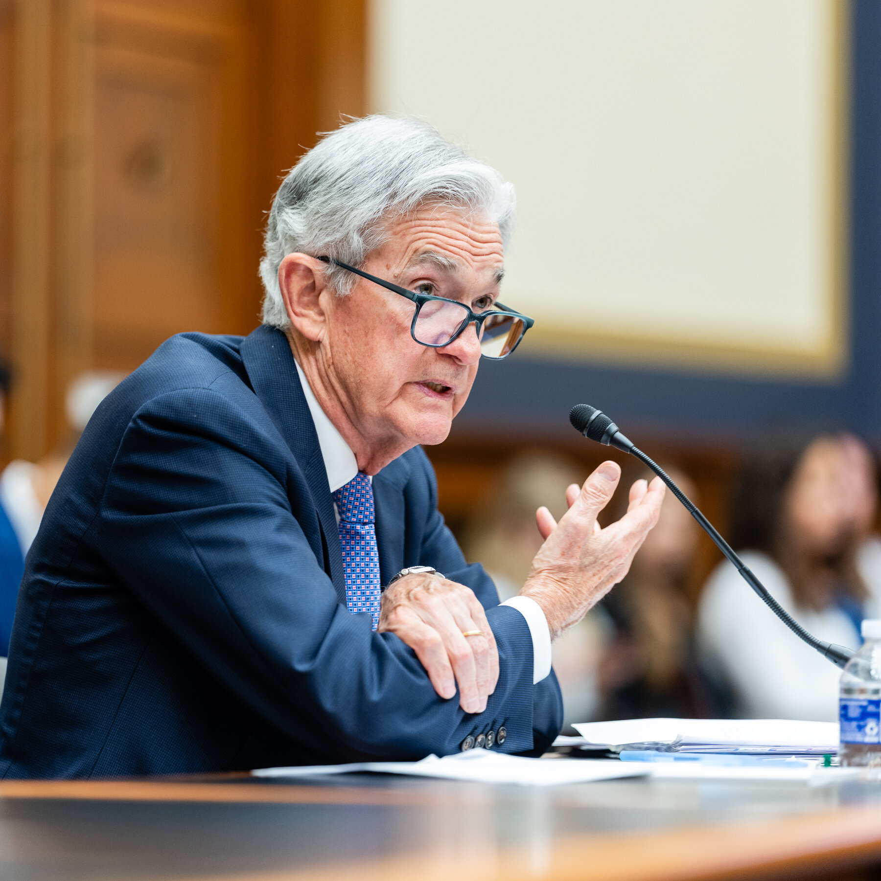 Powell Defends Fed’s Cautious Stance Amid Trump’s Rate Cut Pressure