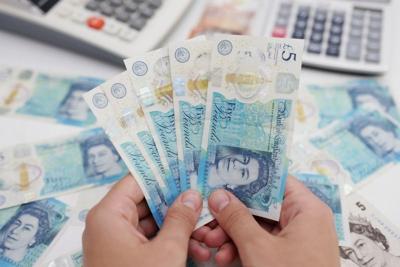 UK Bonds Plummet Amid Political Uncertainty Over Finance Minister
