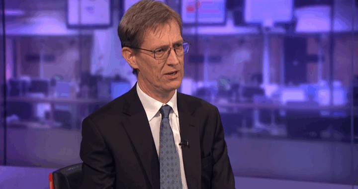 UK Bonds Surge as Starmer Endorses Reeves Amid Economic Concerns